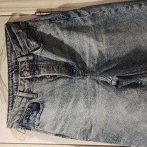 Old Navy Jeans. Women's size 6. Never worn. OG straight.